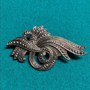 Vintage Elegant Silver Brooch